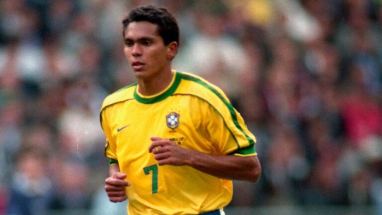 Giovanni Silva de Oliveira durante un partido con la selección brasileña en el Mundial de Francia 1998