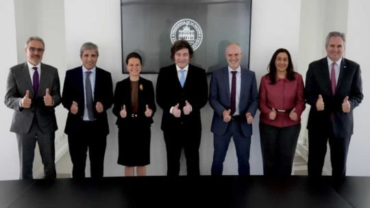 Presidente Javier Milei reunido con autoridades del Banco Mundial en la Quinta de Olivos