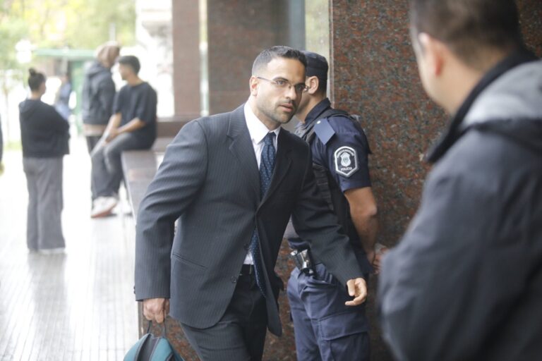Fotografía del psicólogo Carlos Díaz durante una audiencia judicial