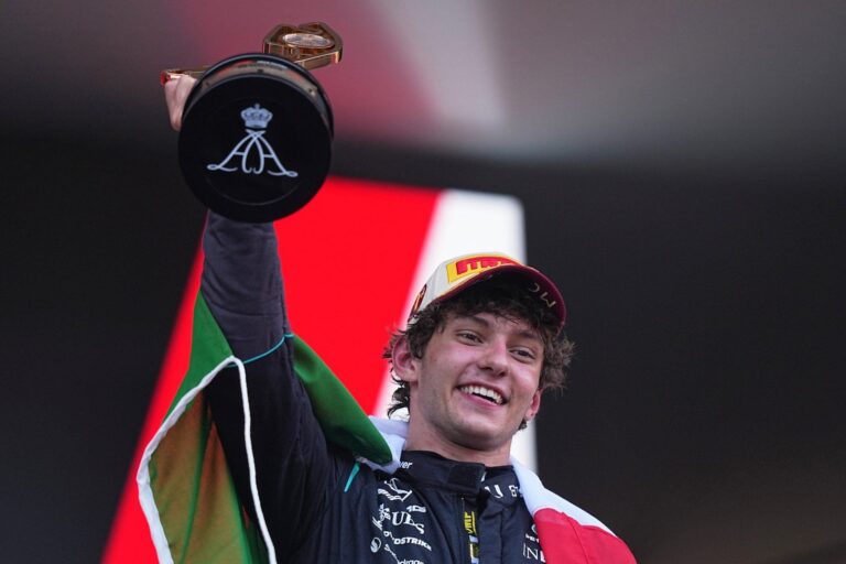 Kimi Antonelli en el podio del Gran Premio de Mónaco de Fórmula 1