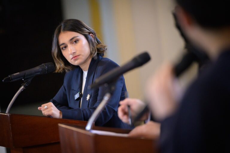 Laura Sarabia, embajadora de Colombia en el Reino Unido, durante un pronunciamiento oficial