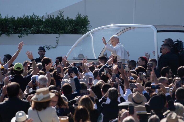 El Papa León XIV durante la misa del Corpus Christi en la Plaza de Cibeles, Madrid