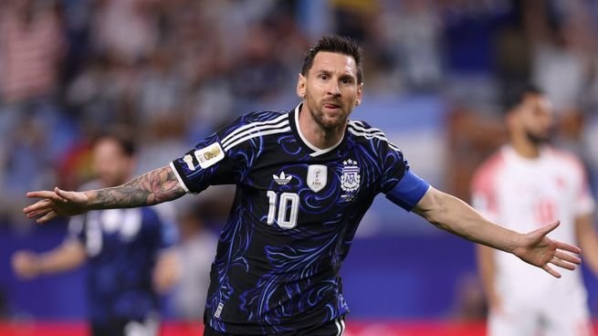 Lionel Messi celebrando un gol con la camiseta de la Selección argentina