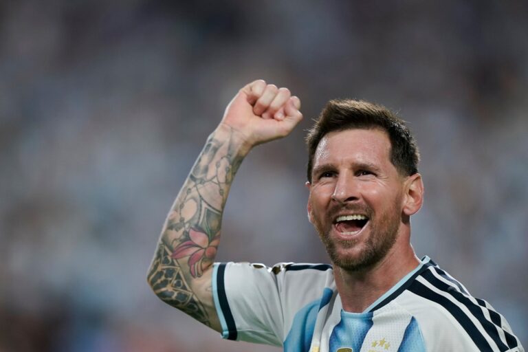 Lionel Messi celebra un gol durante el partido entre Argentina y Argelia en el estadio Arrowhead de Kansas City