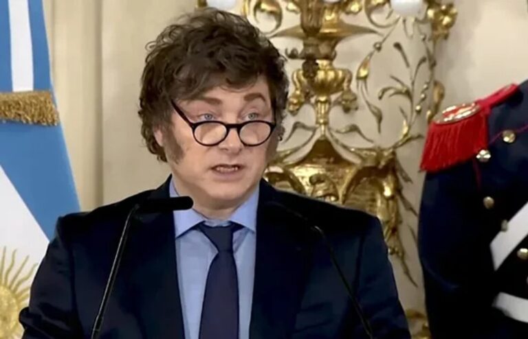 Fotografía del presidente Javier Milei durante una conferencia de prensa