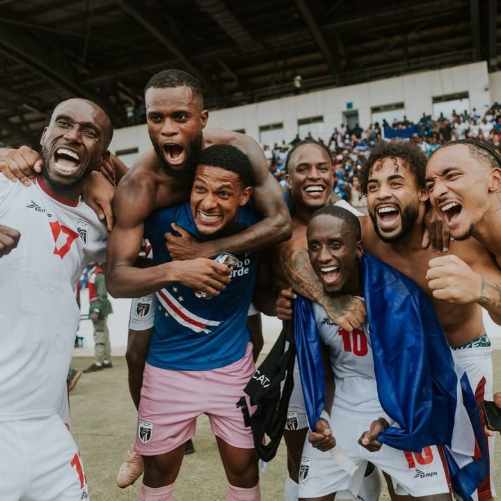 Jugadores de la selección de Cabo Verde celebrando durante un partido del Mundial 2026