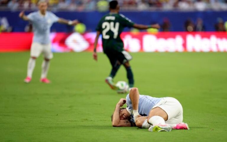 Jugadores de fútbol en el campo durante un partido del Mundial 2026