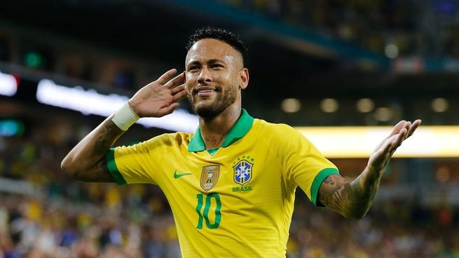 Neymar durante un entrenamiento con la selección brasileña