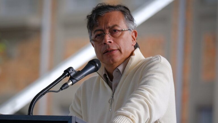 Gustavo Petro durante acto público en la Universidad de Antioquia, Medellín