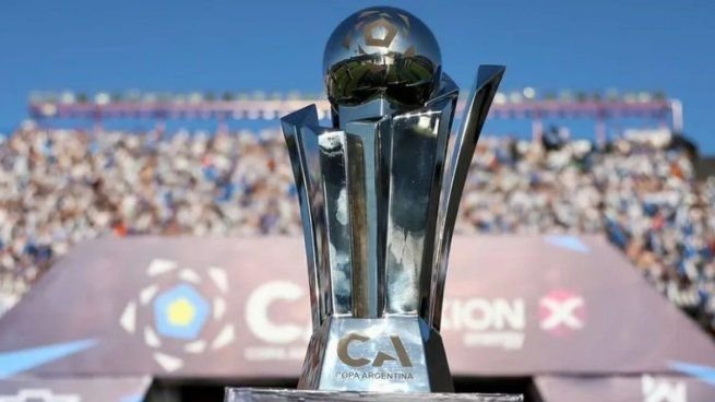 Escudos de River Plate y Boca Juniors junto al logo de la Copa Argentina