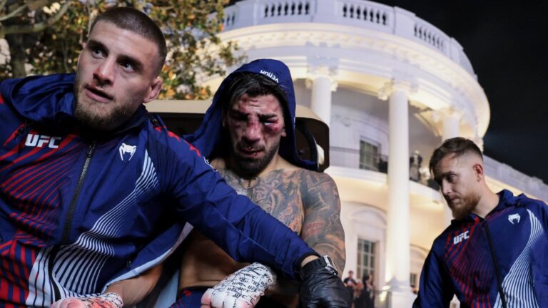 Ilia Topuria con el rostro lesionado tras la pelea contra Justin Gaethje en la UFC Freedom 250