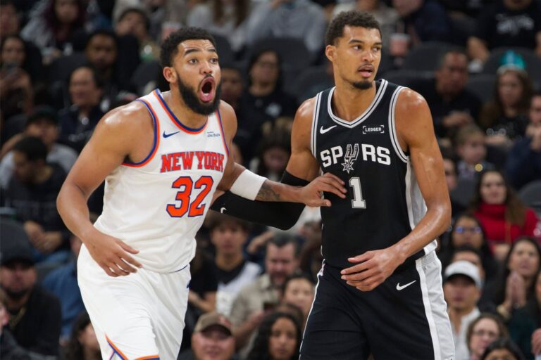 Balón de la NBA sobre una cancha de básquetbol