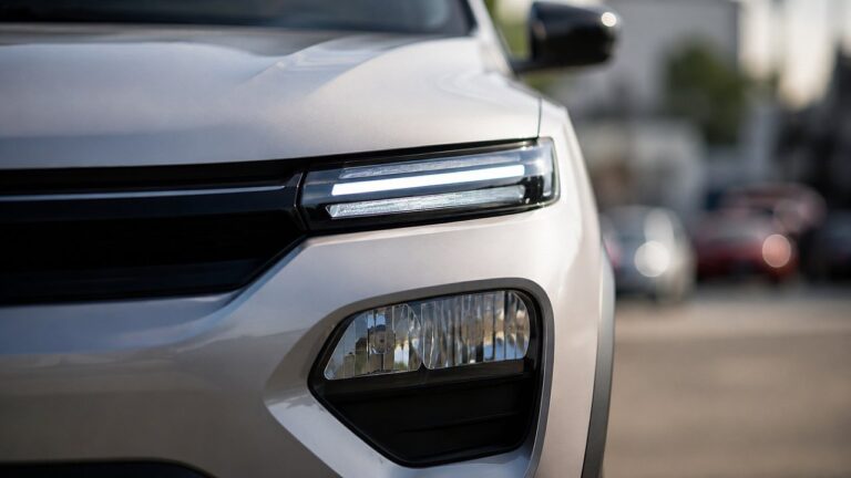 Renault Kwid 0 km estacionado en la calle