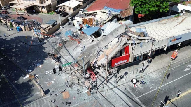 Edificios derrumbados tras el terremoto en Mindanao, Filipinas