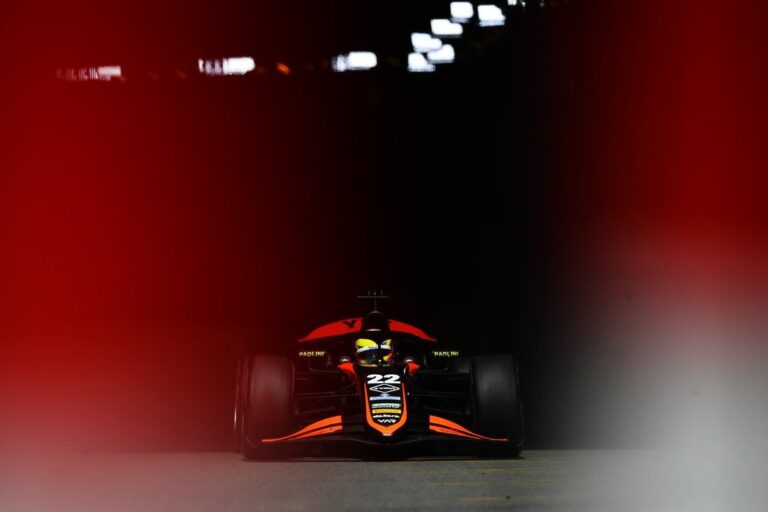 Pilotos argentinos Nicolás Varrone y Mattia Colnaghi en el circuito de Mónaco