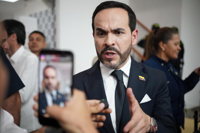 Abelardo de la Espriella y Susana Cordeiro Guerra durante reunión en Barranquilla