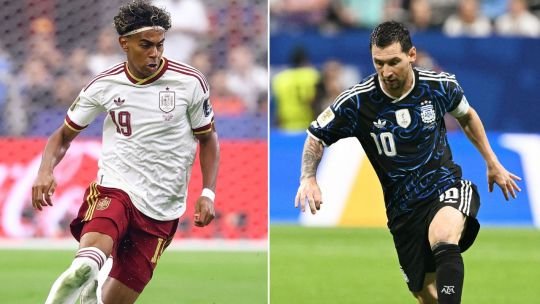 Escudos de Argentina y España sobre fondo de estadio de fútbol