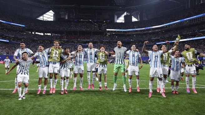 Jugadores de la Selección argentina celebrando un gol durante el partido contra Egipto por los octavos de final del Mundial 2026