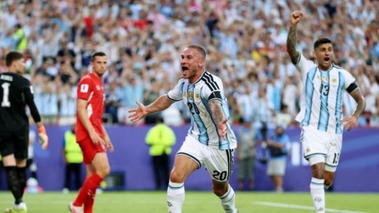 Alexis Mac Allister celebra el gol de cabeza ante Suiza en el Mundial 2026