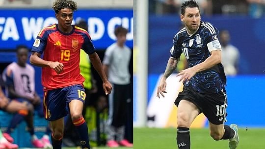 Escudos de las selecciones de Argentina y España enfrentados