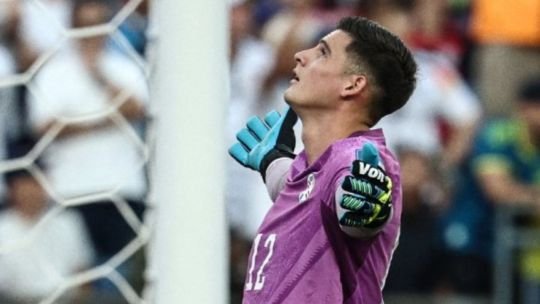 Arquero Orlando Gill con la camiseta de San Lorenzo