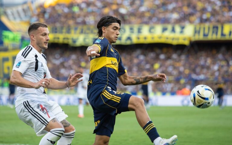 Exequiel Zeballos durante un entrenamiento de Boca Juniors