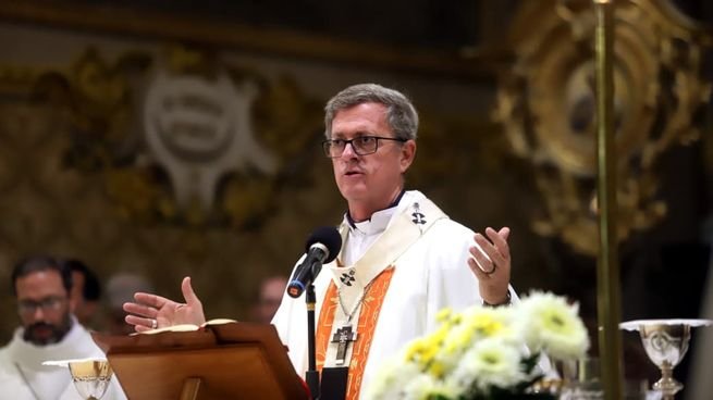 Arzobispo de Buenos Aires Jorge García Cuerva durante una misa en la parroquia San Patricio