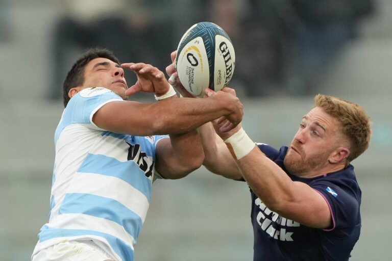 Jugadores de Los Pumas durante el partido contra Escocia en Córdoba