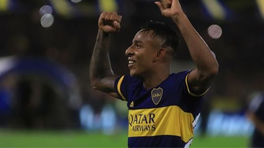 Sebastián Villa con la camiseta de Boca Juniors