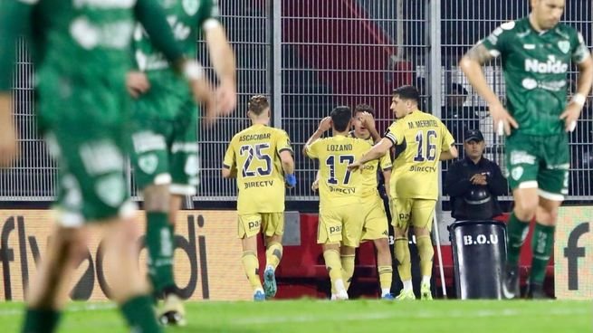Jugadores de Boca Juniors celebrando un gol en el estadio Marcelo Bielsa de Rosario