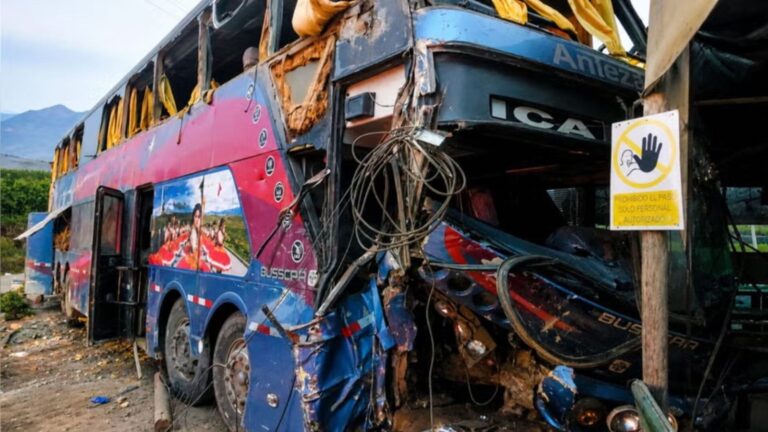 Bus volcado en la vía Los Libertadores, Pisco