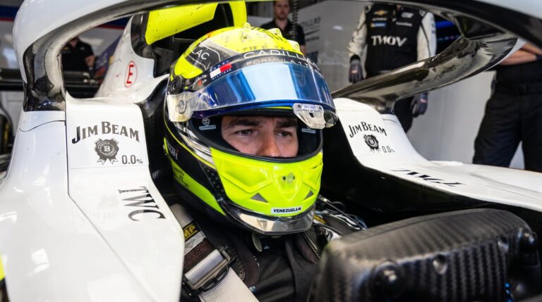 Sergio Pérez con el mono de Cadillac F1 durante el Gran Premio de Hungría 2026
