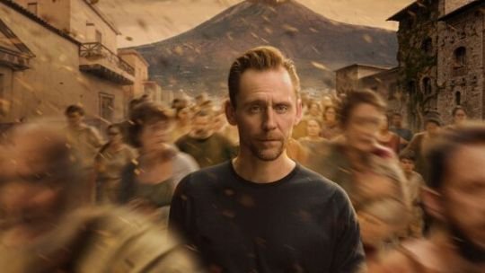 Tom Hiddleston en la serie documental Pompeya: Más allá del tiempo de Disney+