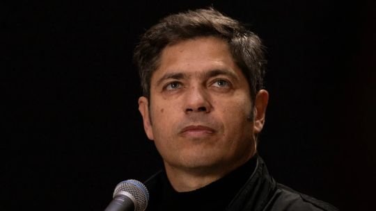 Axel Kicillof en conferencia de prensa anunciando nueva oferta salarial