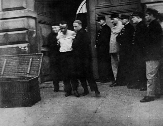 Guillotina en la prisión de Versalles