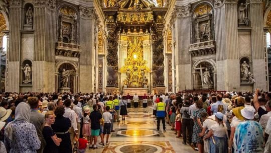 Misa en rito tridentino oficiada por un sacerdote de la Fraternidad San Pío X