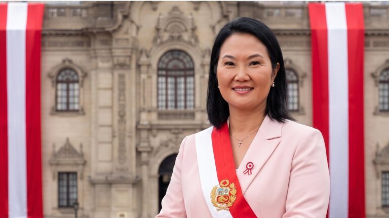 Keiko Fujimori durante la ceremonia de juramentación presidencial en el Congreso del Perú