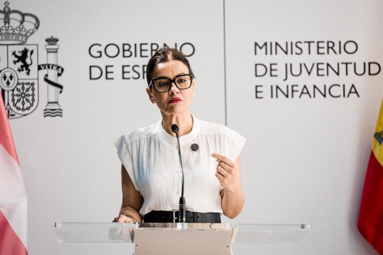 Ministra de Juventud e Infancia Sira Rego en un acto oficial
