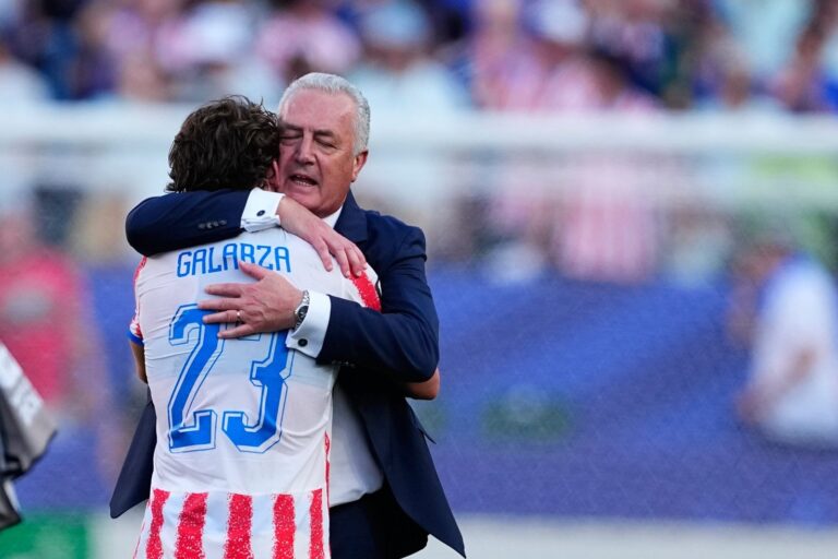 Gustavo Alfaro durante la conferencia de prensa tras la eliminación de Paraguay en el Mundial 2026