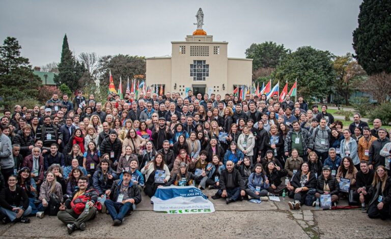 Participantes de la Jornada Patria por la Cultura del Encuentro en el Pequeño Cottolengo Don Orione, Almirante Brown