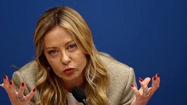 Giorgia Meloni en conferencia de prensa sobre política migratoria