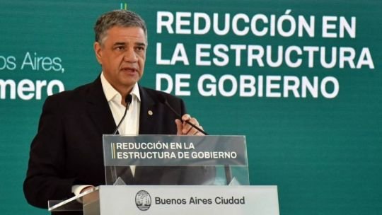 Fachada del Ecoparque de Palermo con cartel de ingreso