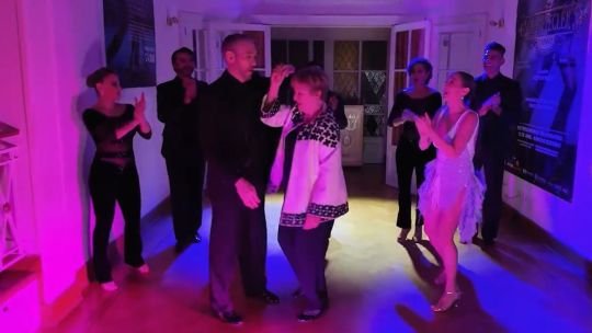 Kristalina Georgieva bailando tango con Mora Godoy
