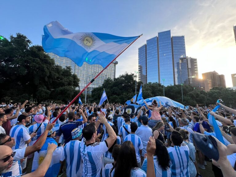Hinchas argentinos cantando La cuarta estrella en el Mundial 2026