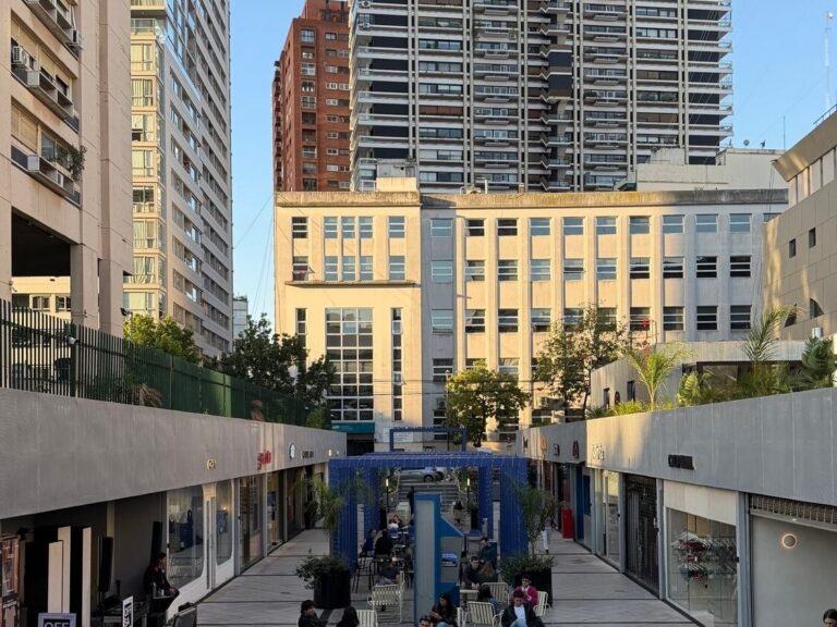 Galería Palermo Off renovada con locales comerciales y terraza gastronómica
