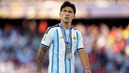 Lisandro Martínez durante un partido de la Selección Argentina