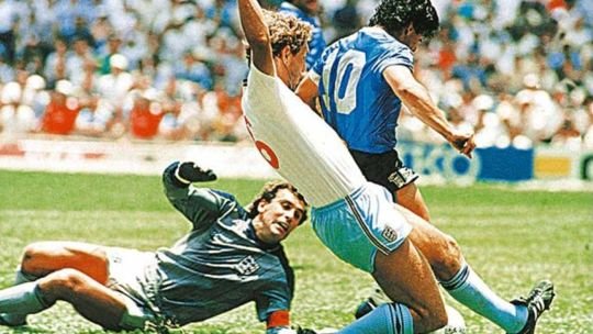 Diego Maradona joven en un video inédito hablando sobre cómo jugarle a Inglaterra