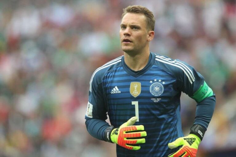 Manuel Neuer con la camiseta de la Selección de Alemania