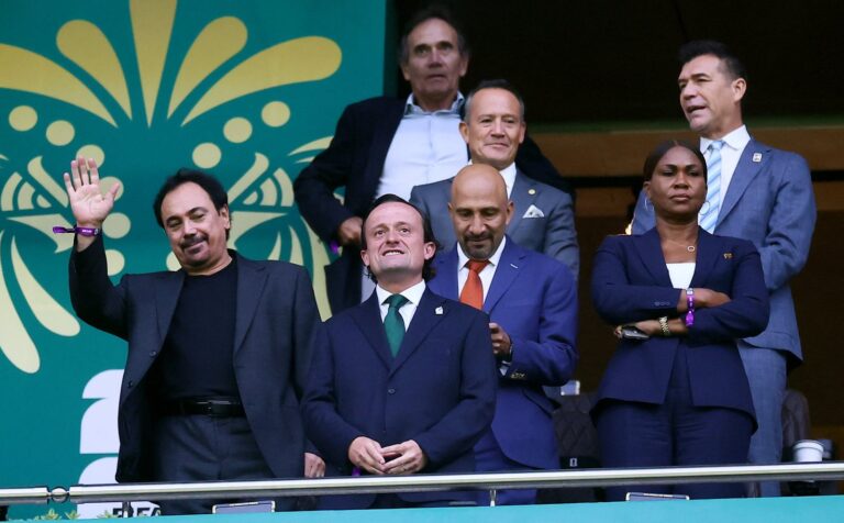 Mikel Arriola en un evento de la Federación Mexicana de Fútbol