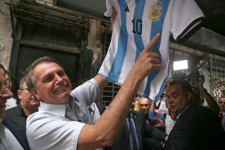 Fotografía de Jair Bolsonaro durante su prisión domiciliaria en Brasil